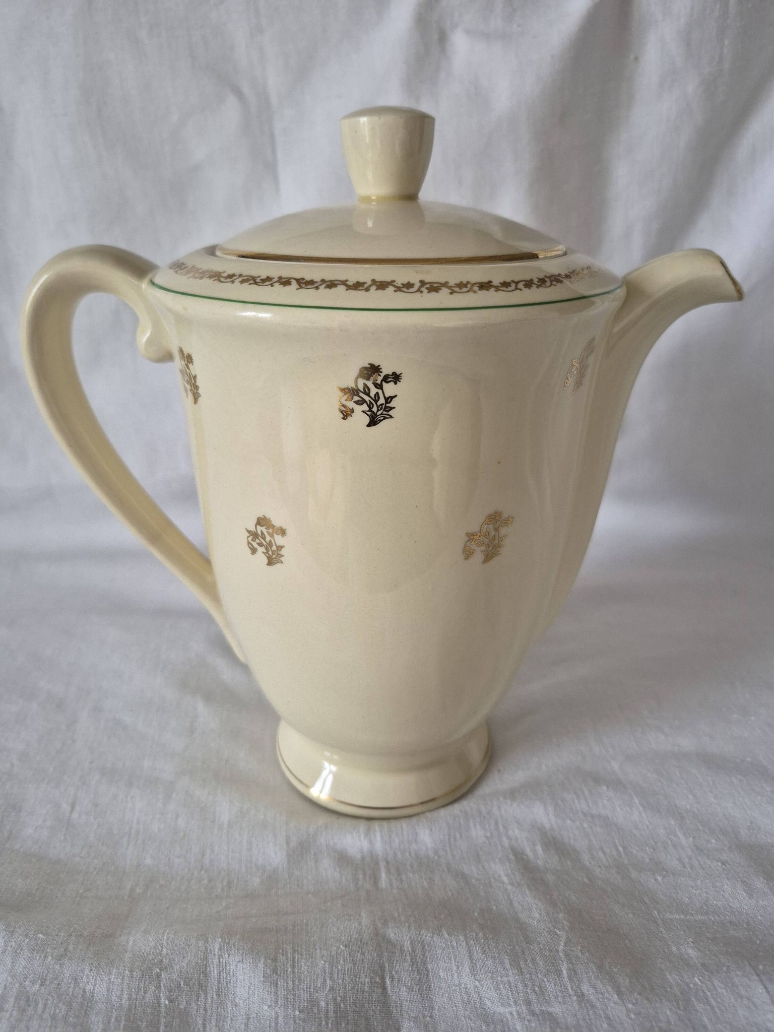 Cafetière, verseuse ancienne en faïence de Gien, modèle Valence