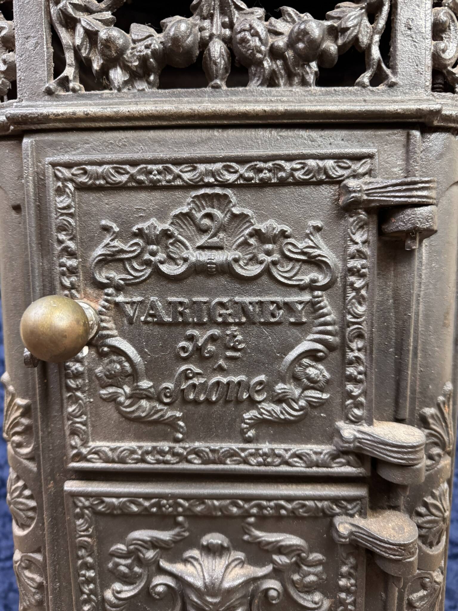 Beautiful cast iron stove, pagoda model, from Varigney in Haute Saône