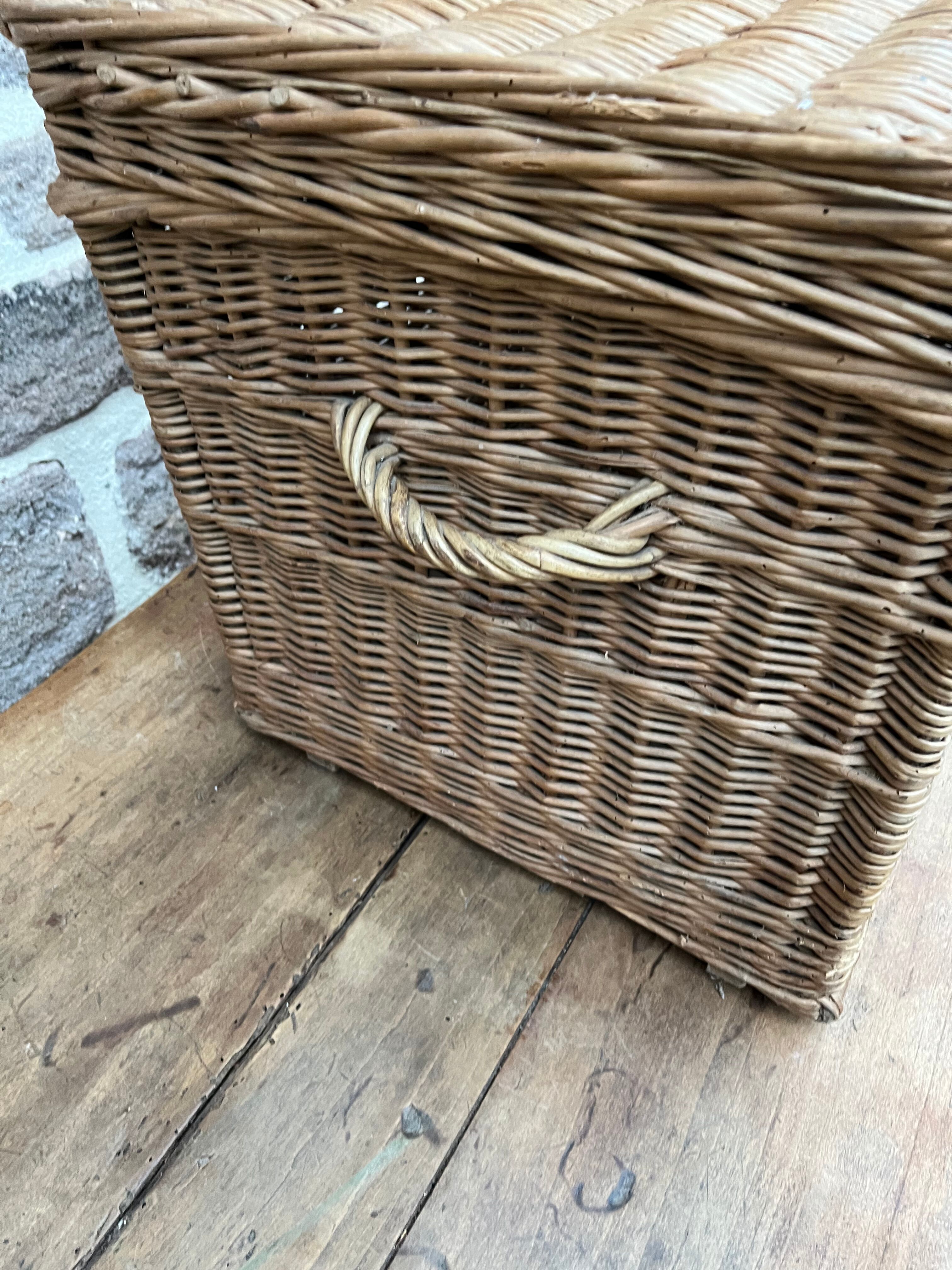 Wicker trunk