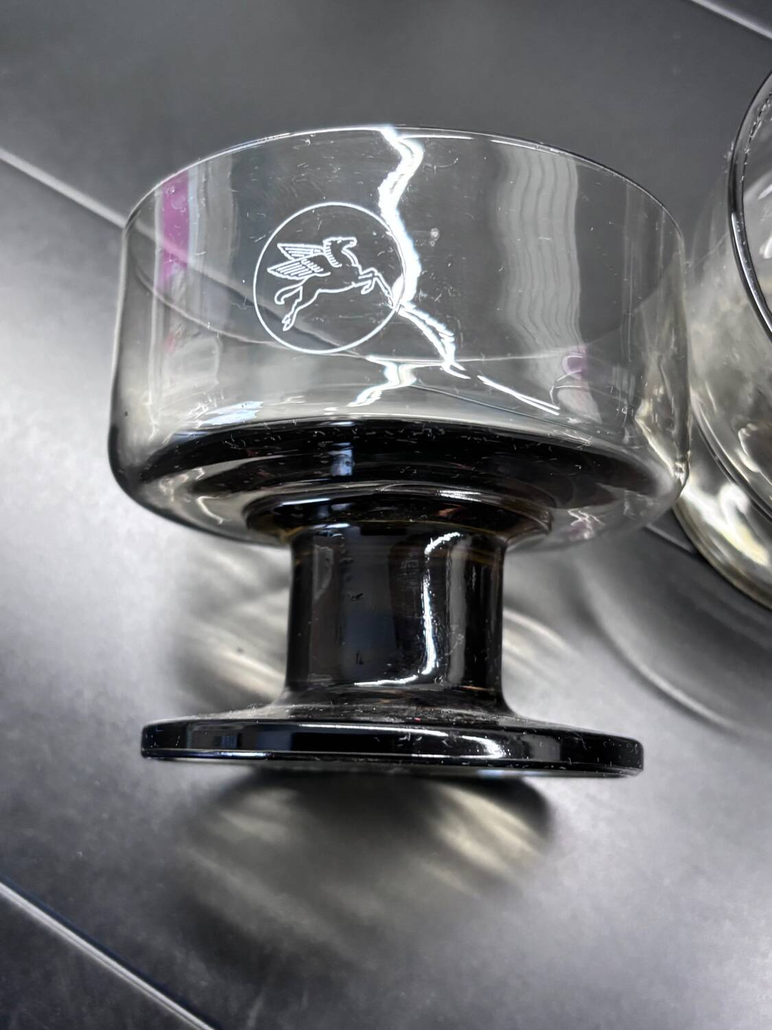 Smoked cups Mobil Pegasus