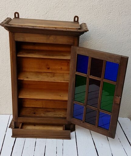 Showcase wooden hanging