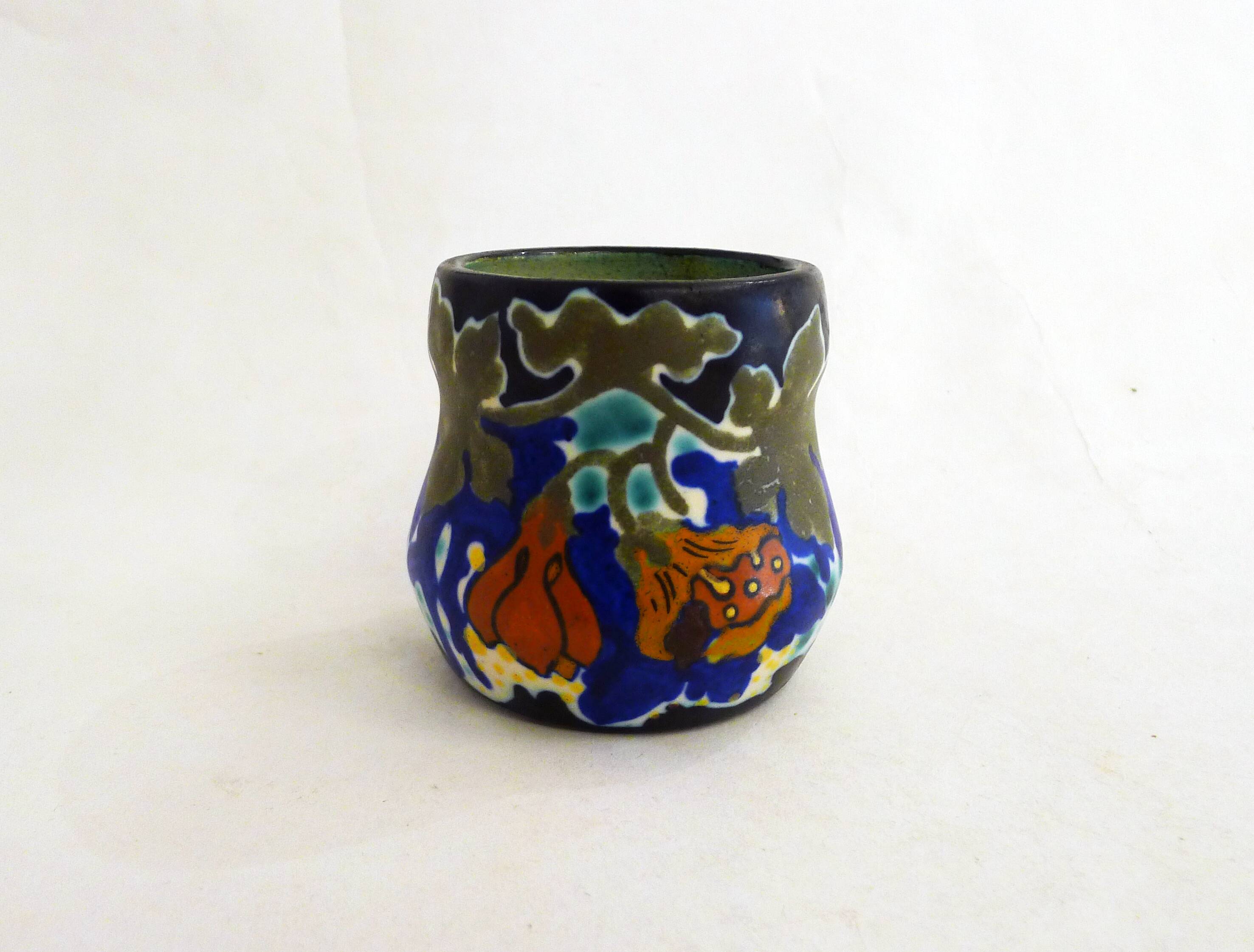 Small matte Art Deco vase / pot Regina Gouda