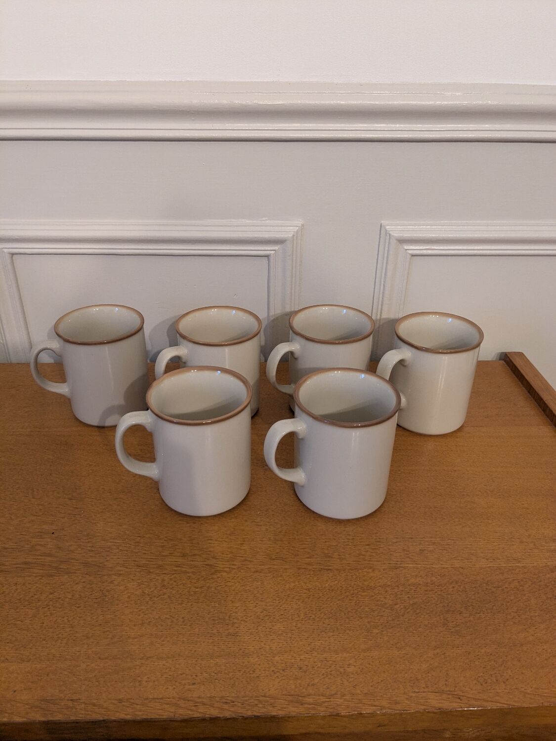 Six mugs en céramique
