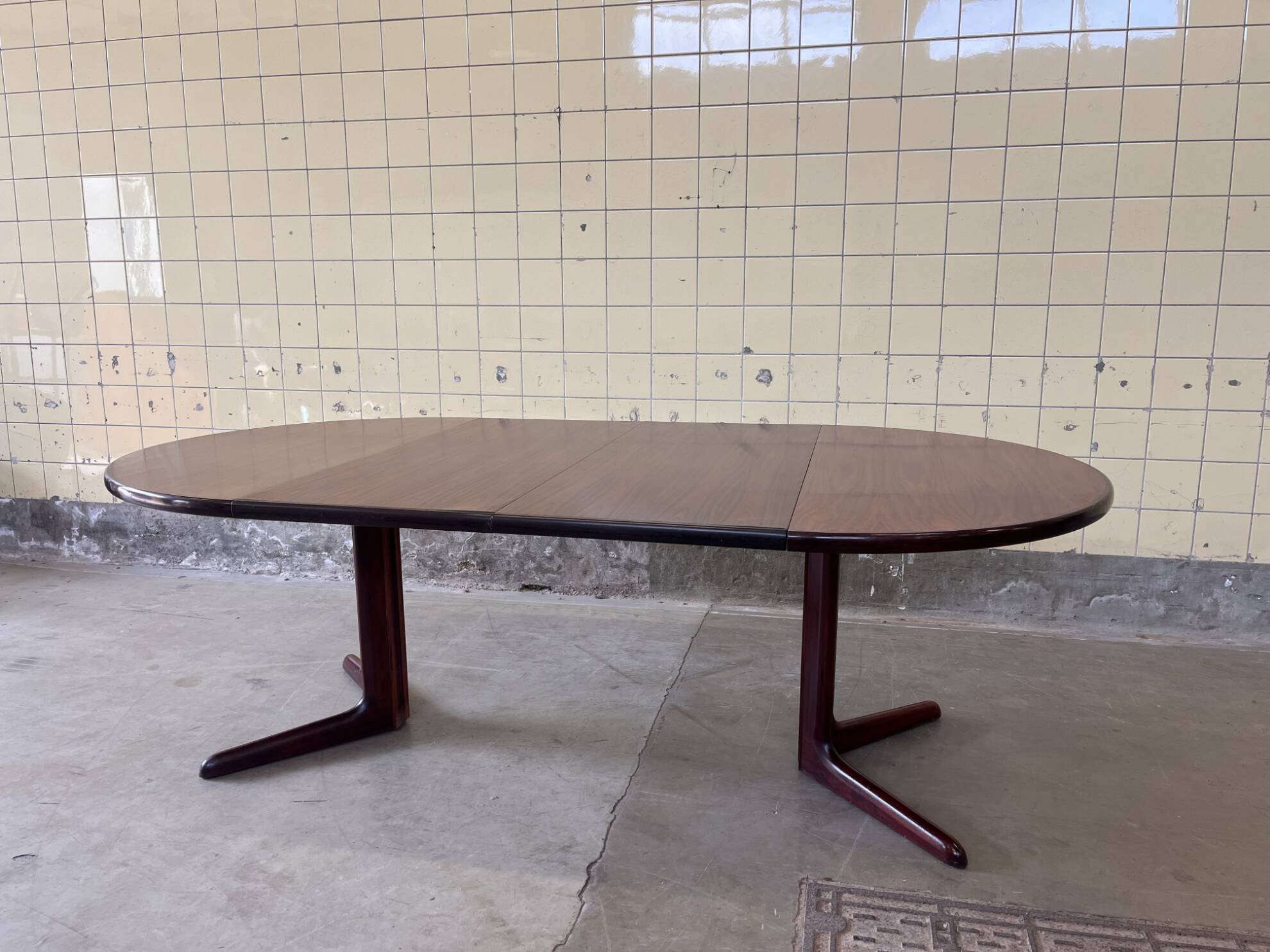 Vintage rosewood dining table by Skovby