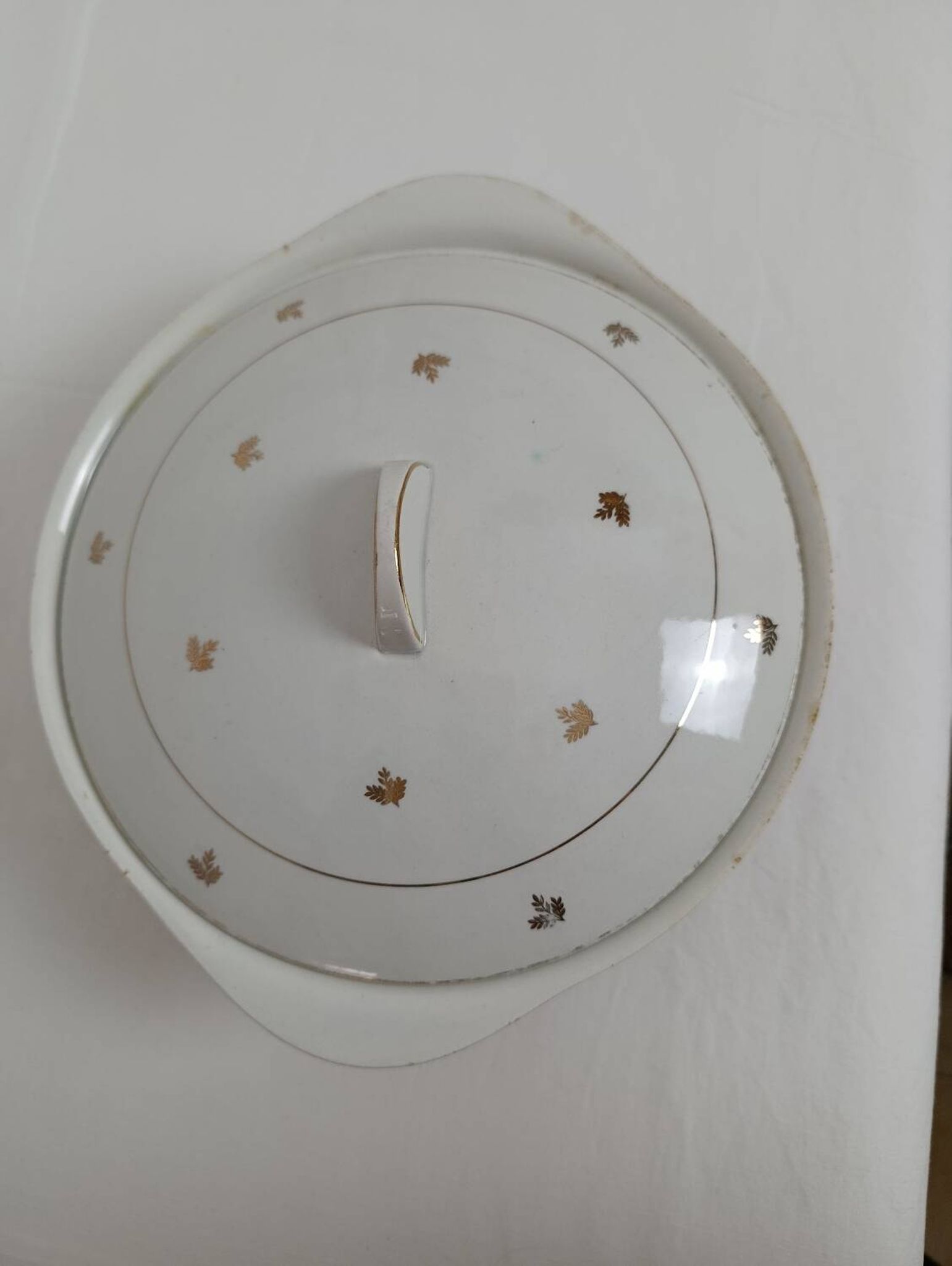 Soupière faïence blanche et motif doré