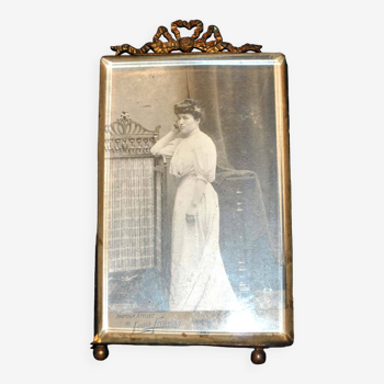 Knot photo frame in brass and beveled glass - old Art Nouveau woman photo holder 20.5x11