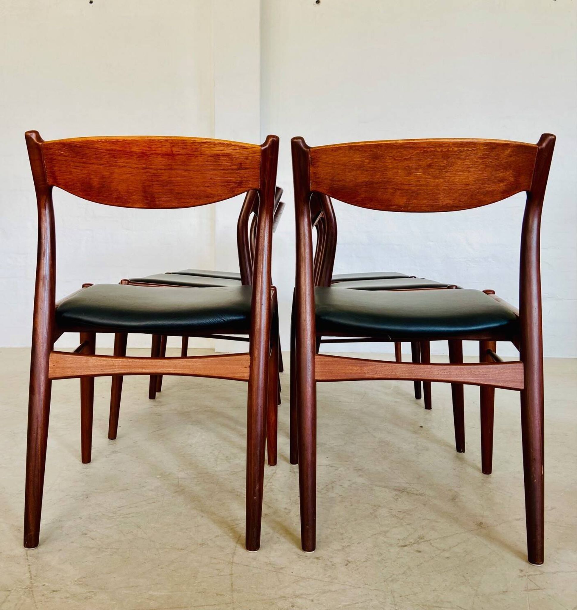 Danish vintage Arne Wahl Iversen teak and leather dining chairs model 26 - 1960s