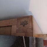 Gilded wooden chest of drawers with Asian decor and polished marble