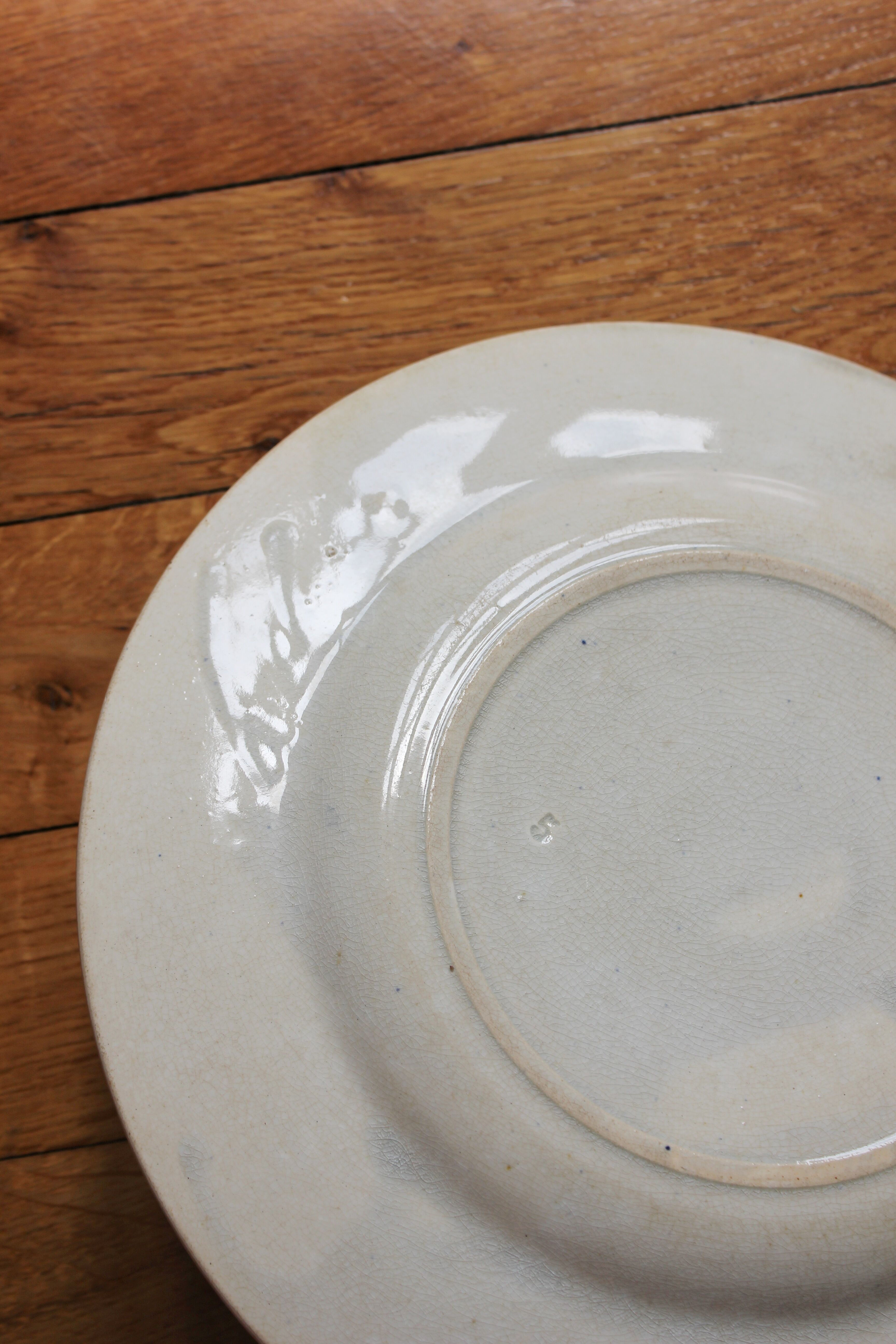 Round ironstone dish decorated with vines and grapes, late 19th-early 20th century