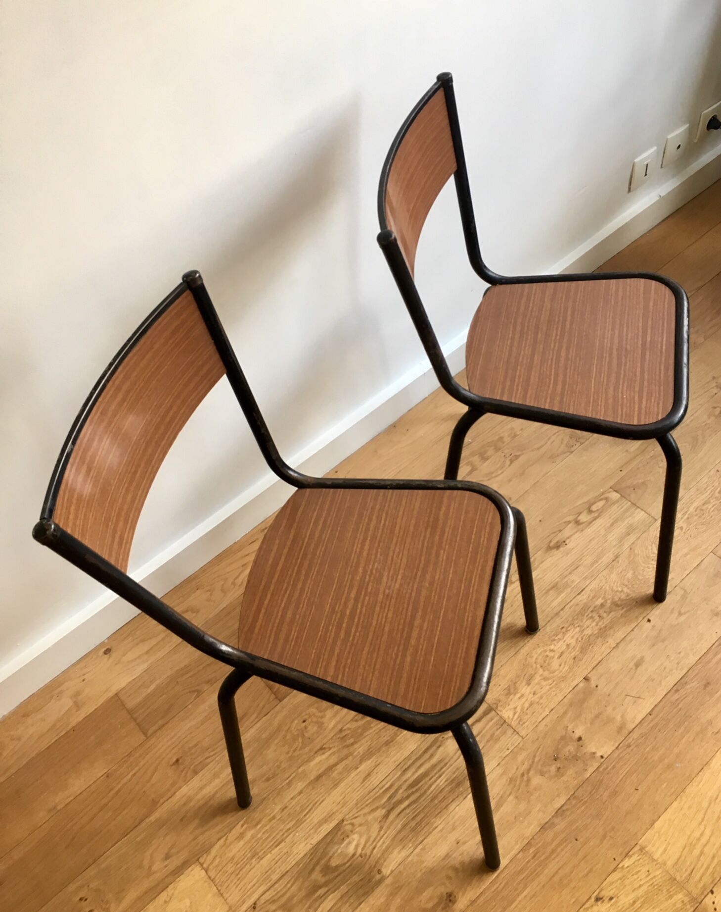 Paire de chaises tubulaire et formica