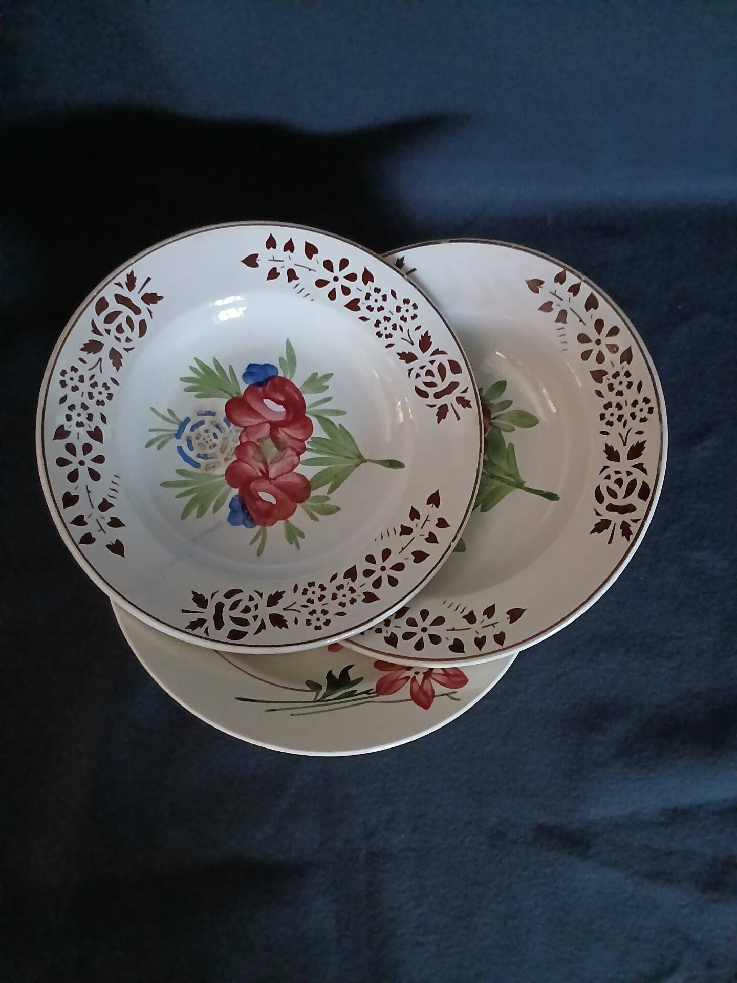 8 assiettes creuses anciennes dépareillées 