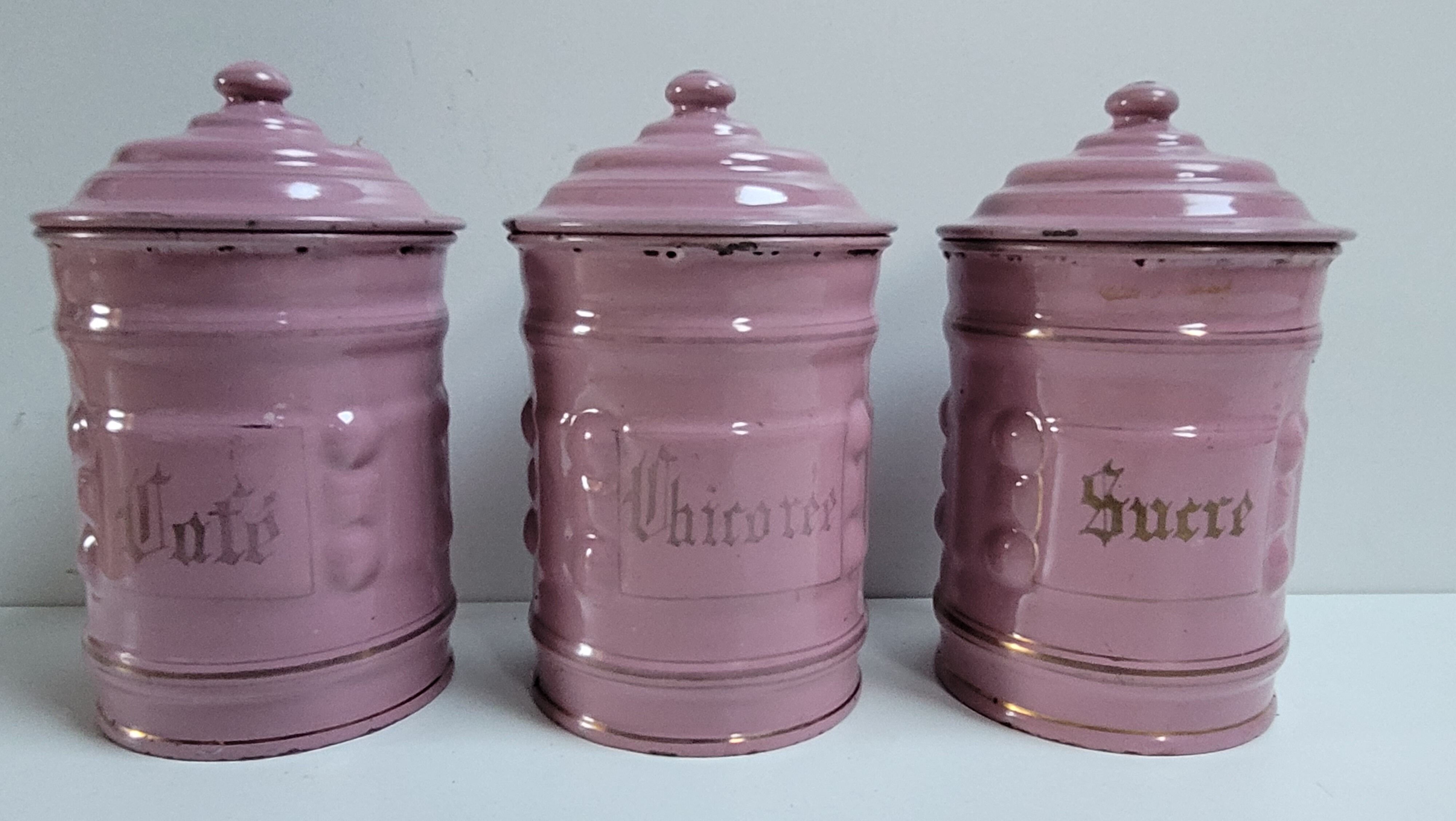 Trio pink enamelled pots