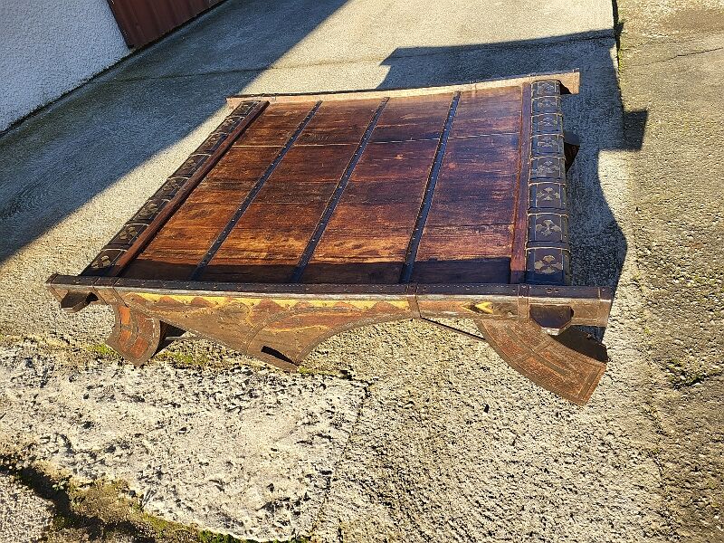 Coffee table elephant saddle in metal and copper wood