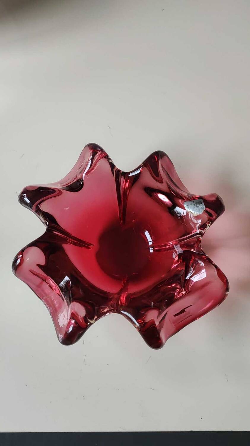Floral/Corolla shaped pocket emptier. Murano Italy/Chambord by Fratelli Toso. In pink blown glass. Diam 18 cm