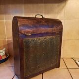Vertical wooden box