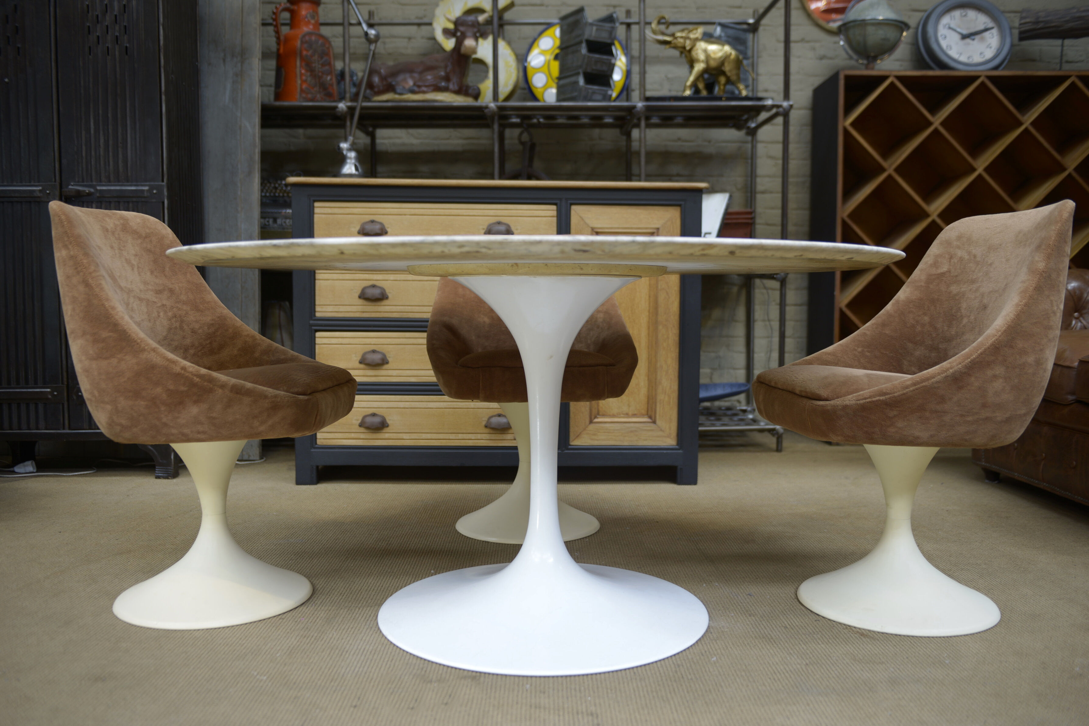 Round table "tulip 137" in marble, Eero Saarinen, Knoll 1960