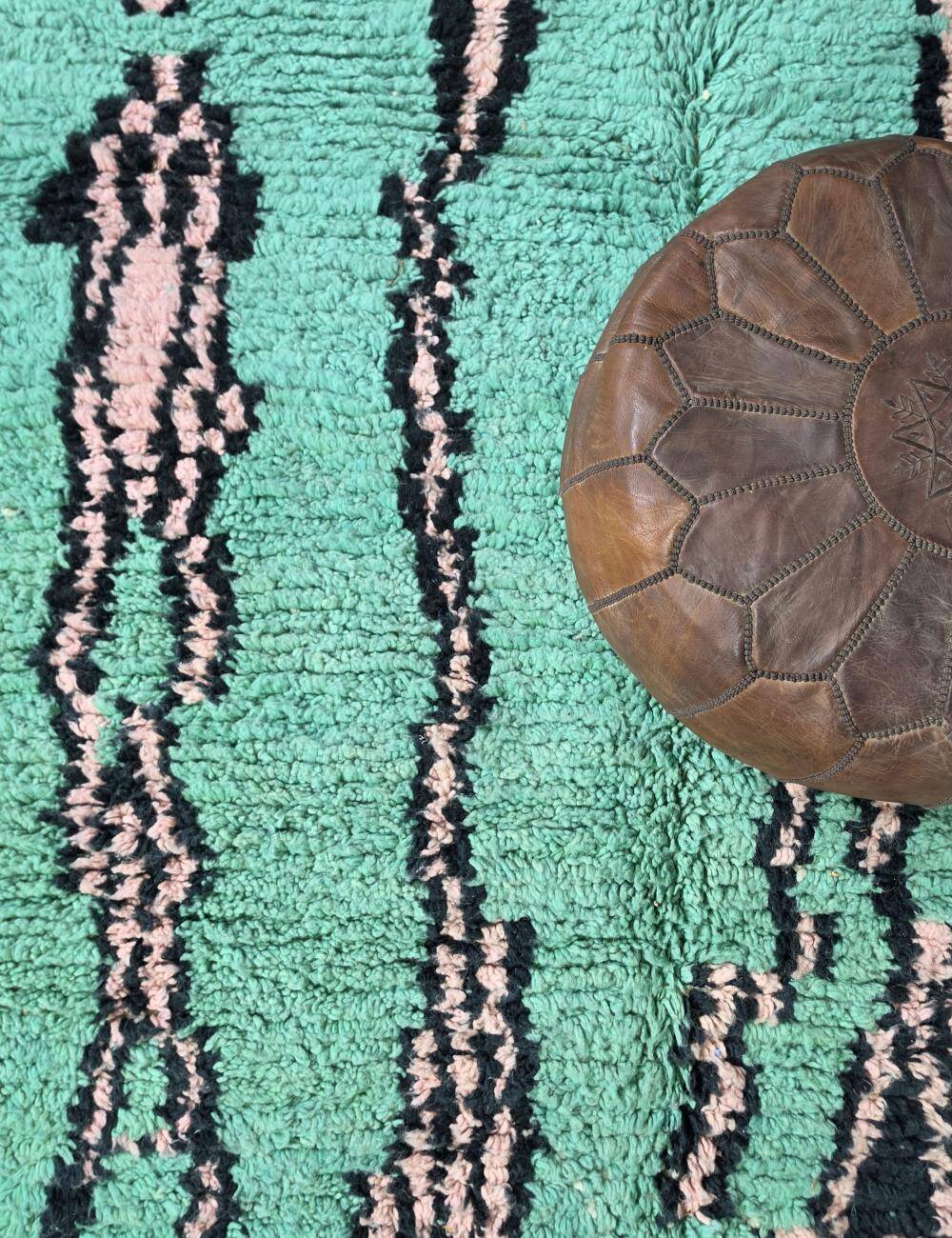 Contemporary mint green rug - 280 x 187 cm
