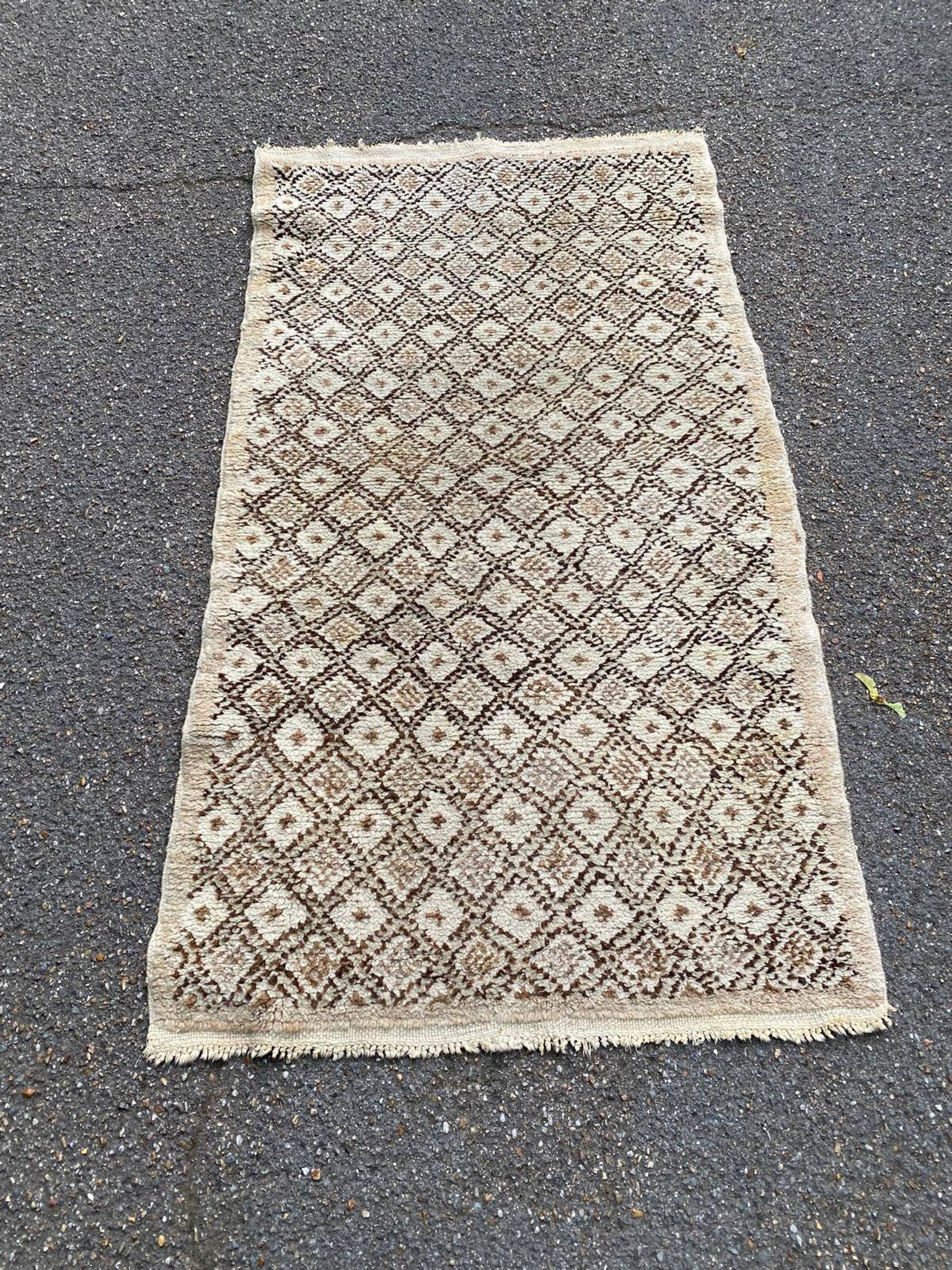 Persian rug in knotted wool beige flower 170x90