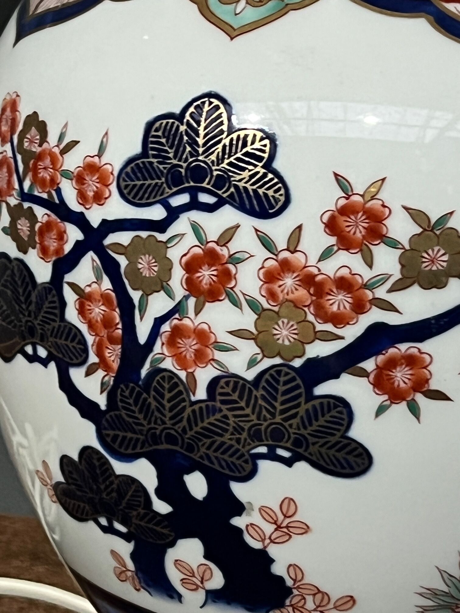 Lamp in porcelain, hand painted