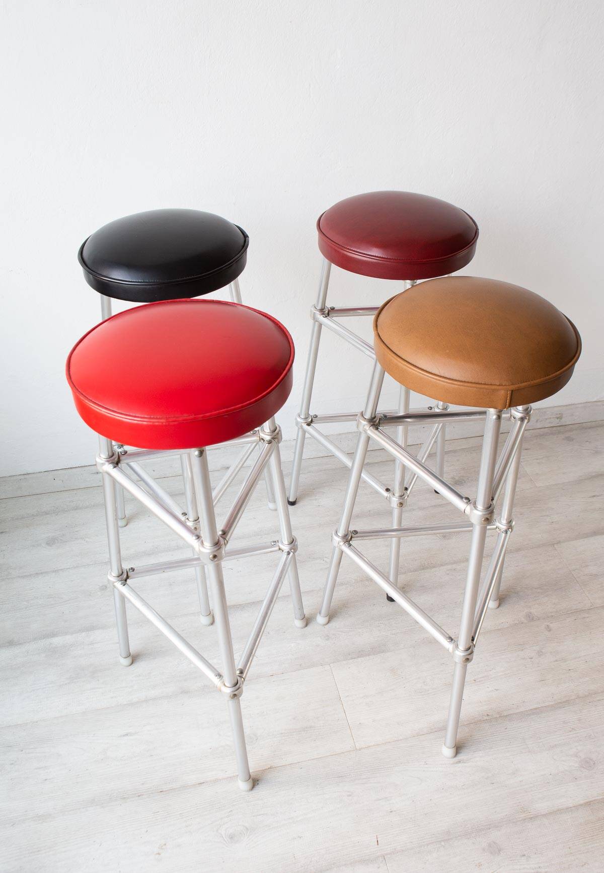 Set of 4 bar stools in aluminum and colored leatherette circa 1980