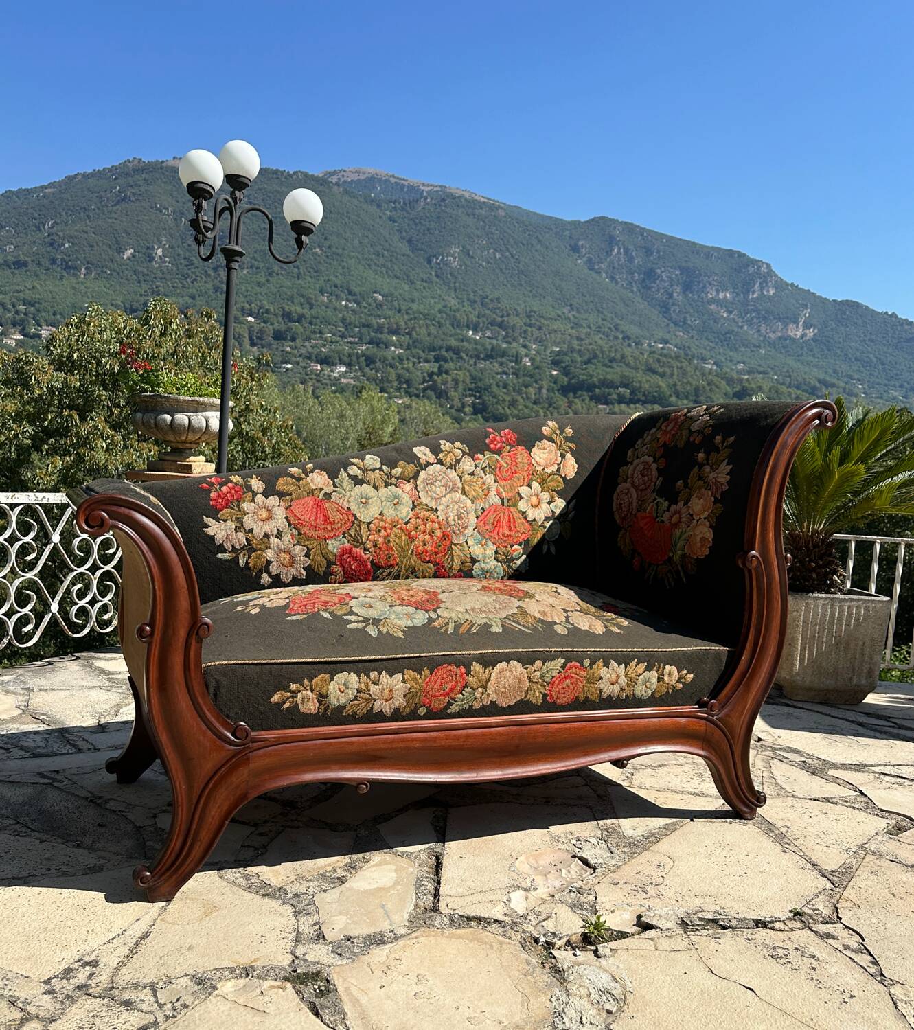 Small Meridian in solid mahogany from the 19th century Restoration period