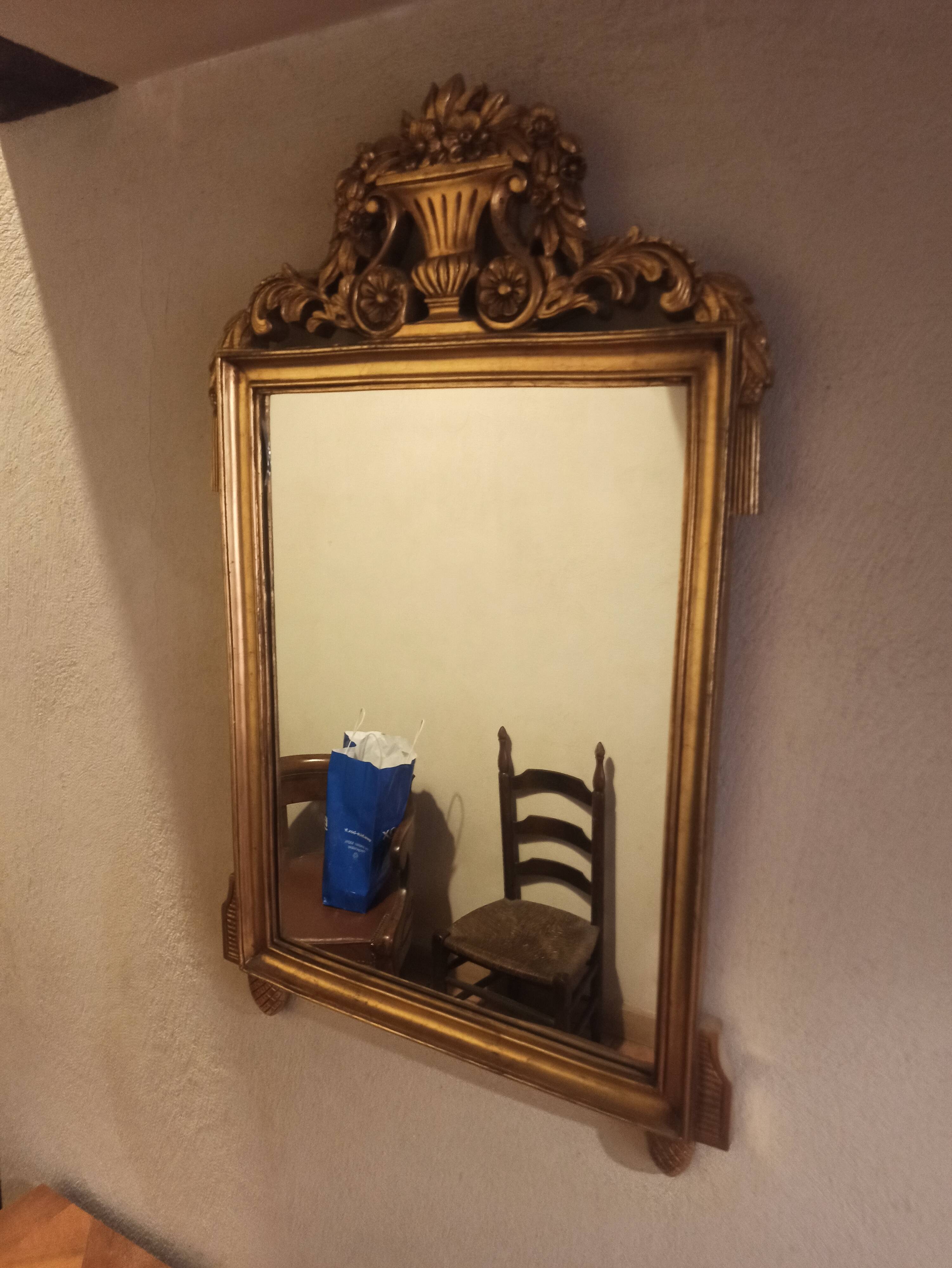 Miroir en bois doré