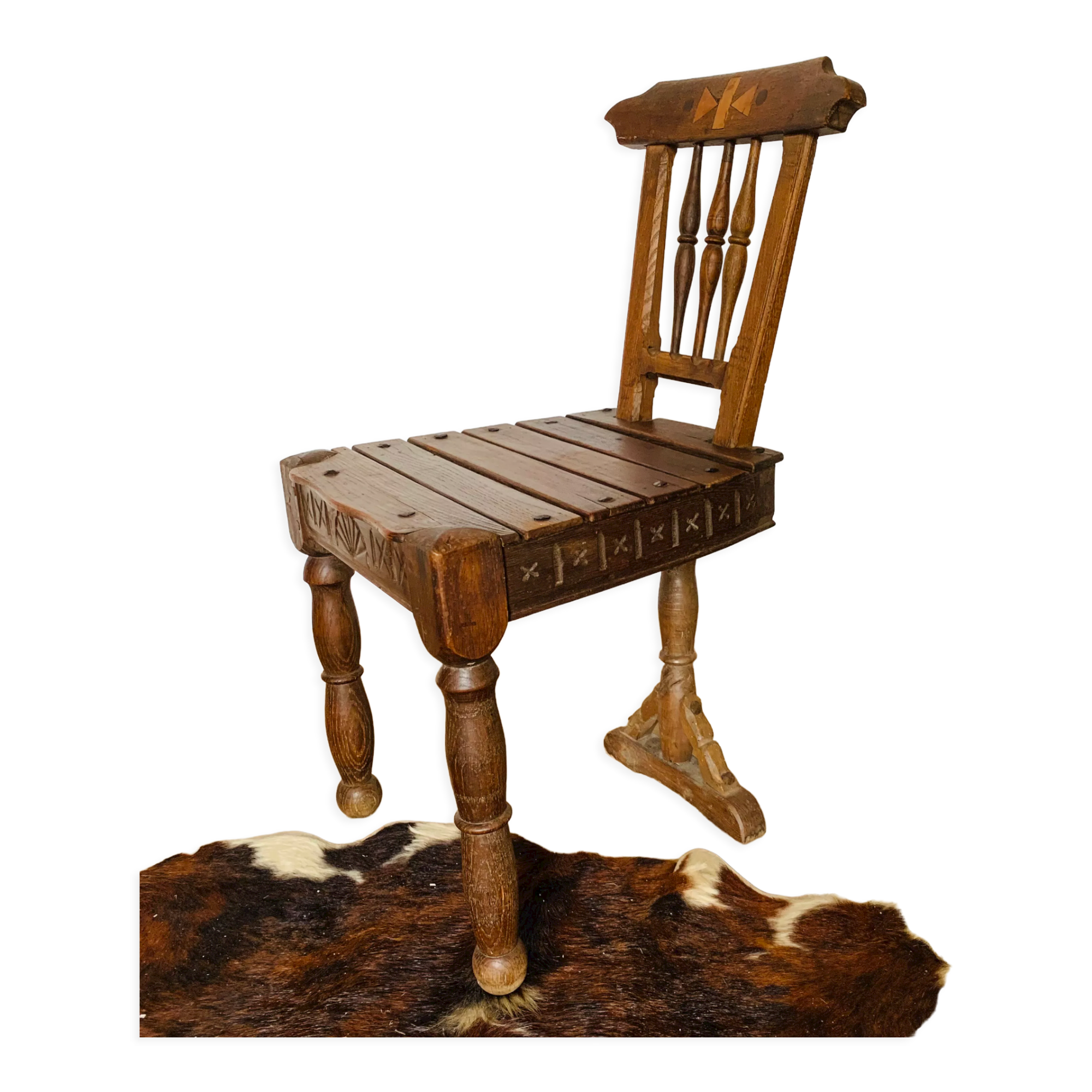 Ensemble de 5 chaises en bois, travail artisanal