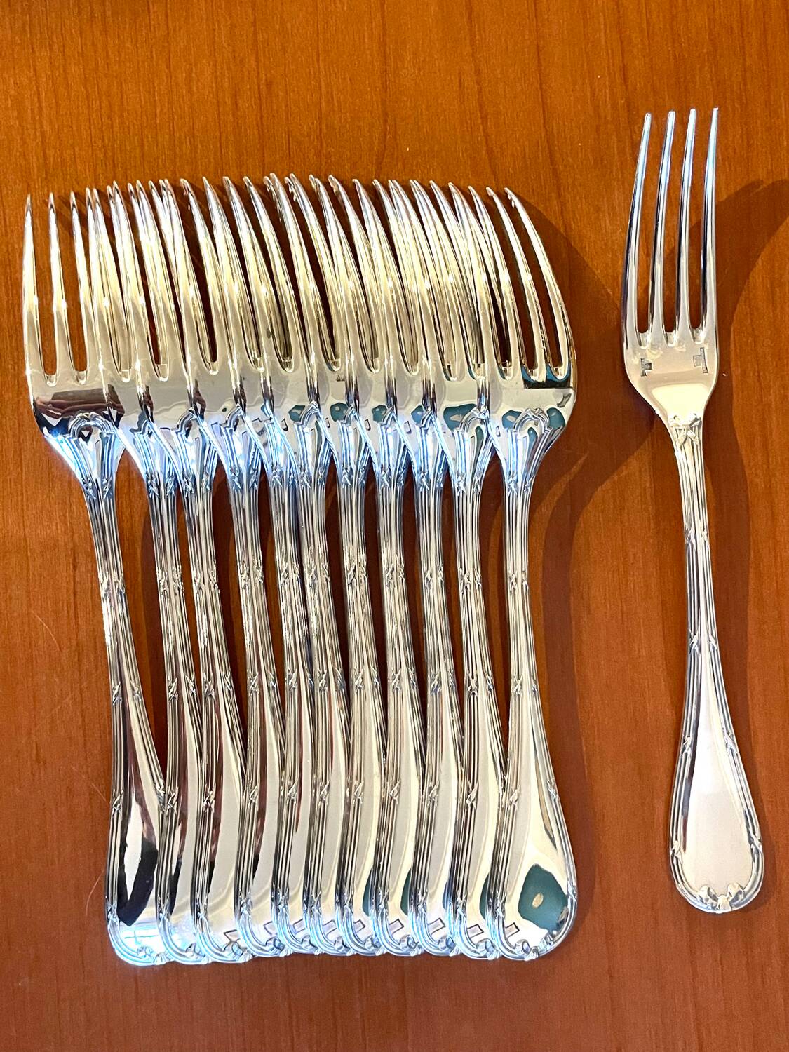 Christofle crossed ribbons, 73-piece cutlery set in new condition.