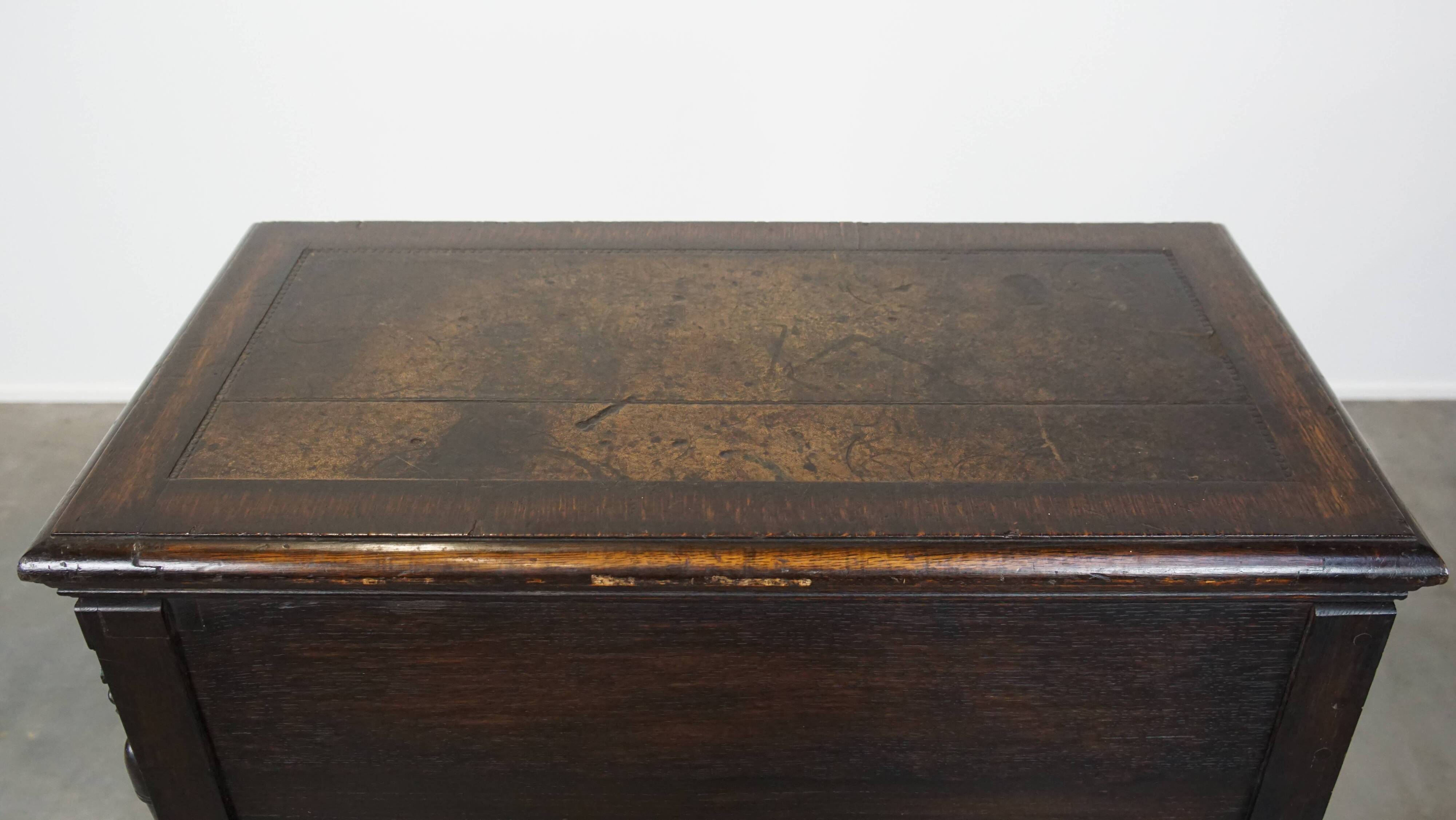 Antique Oak English Cabinet from the 19th Century