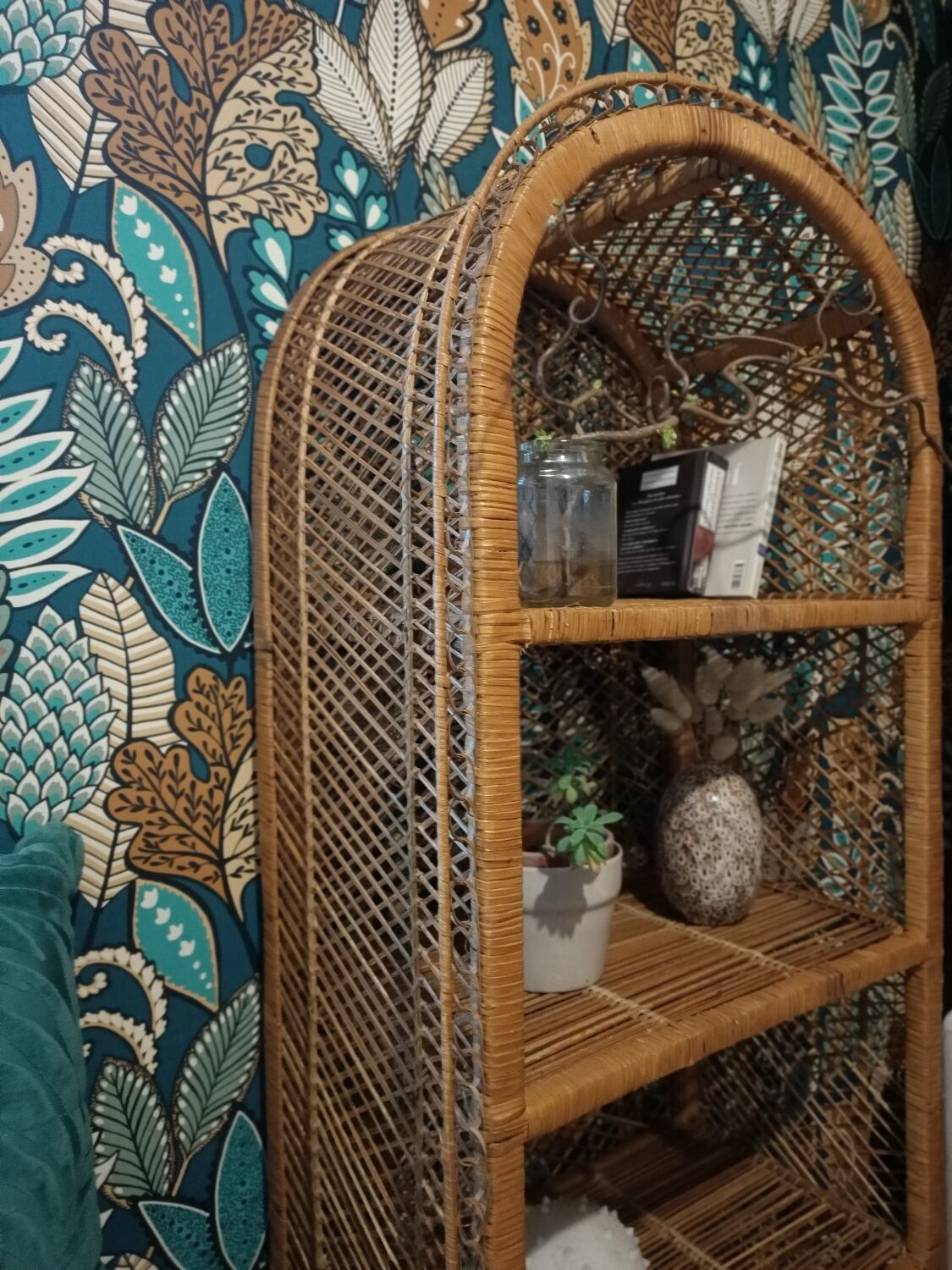Round rattan shelf