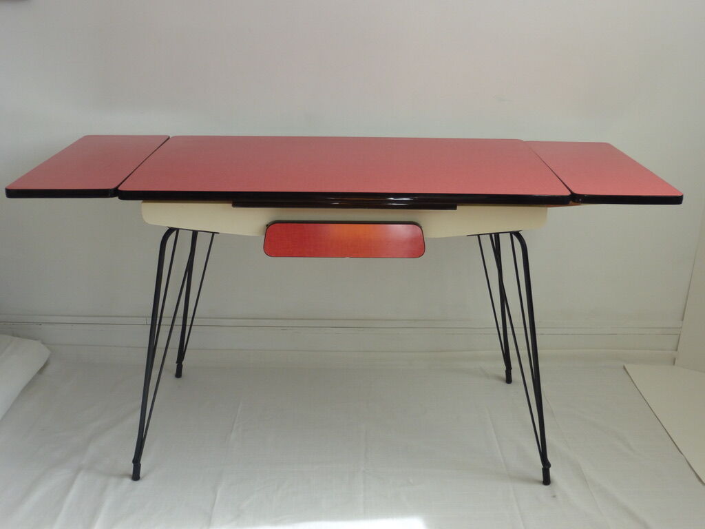 Formica eiffel foot table and its chairs