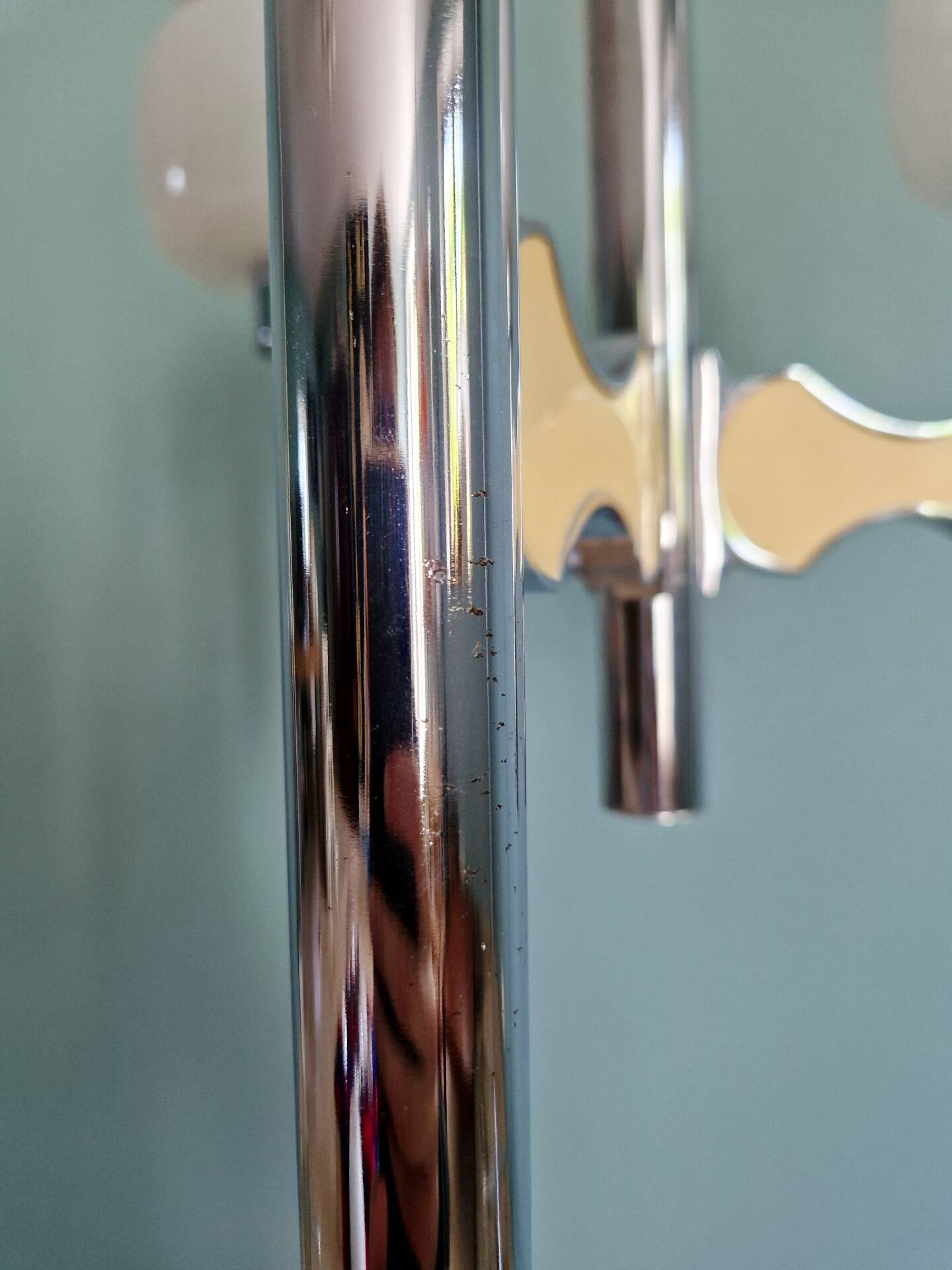 Lustre Space Age in chrome metal and opaline, G. Sciolari, 1970