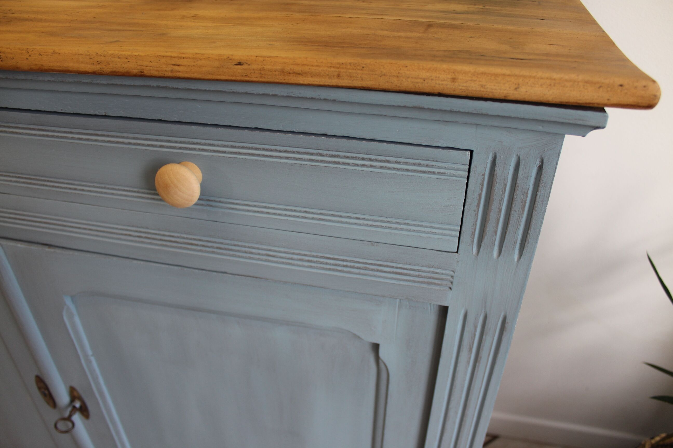 Blue and patinated Parisian buffet