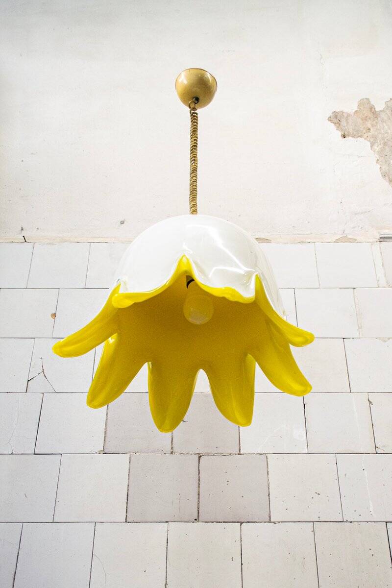 Floral pendant lamp in yellow Murano glass by Leucos, 1970s.