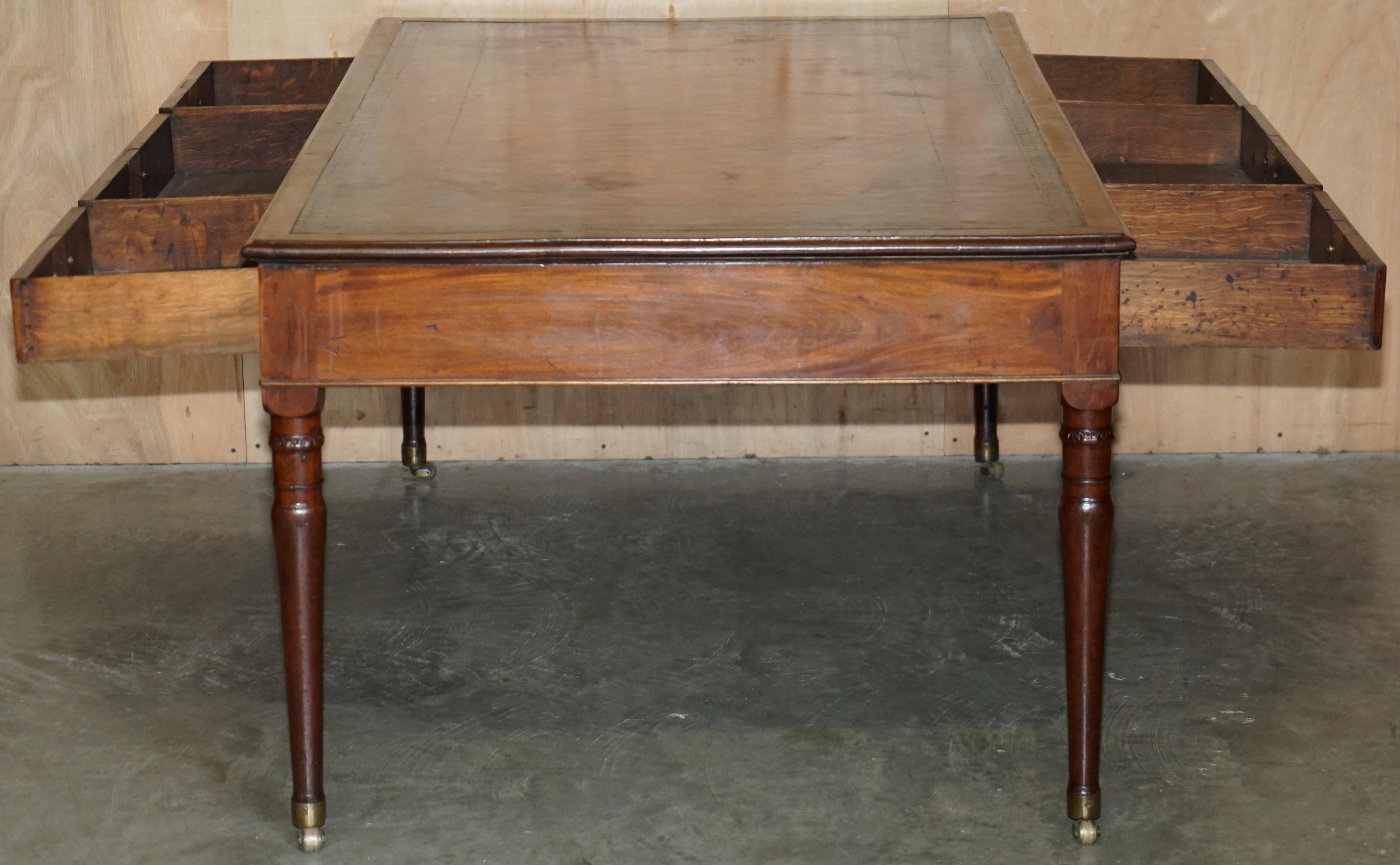 Bureau d'écriture géorgien irlandais antique restauré 1780 cuir
