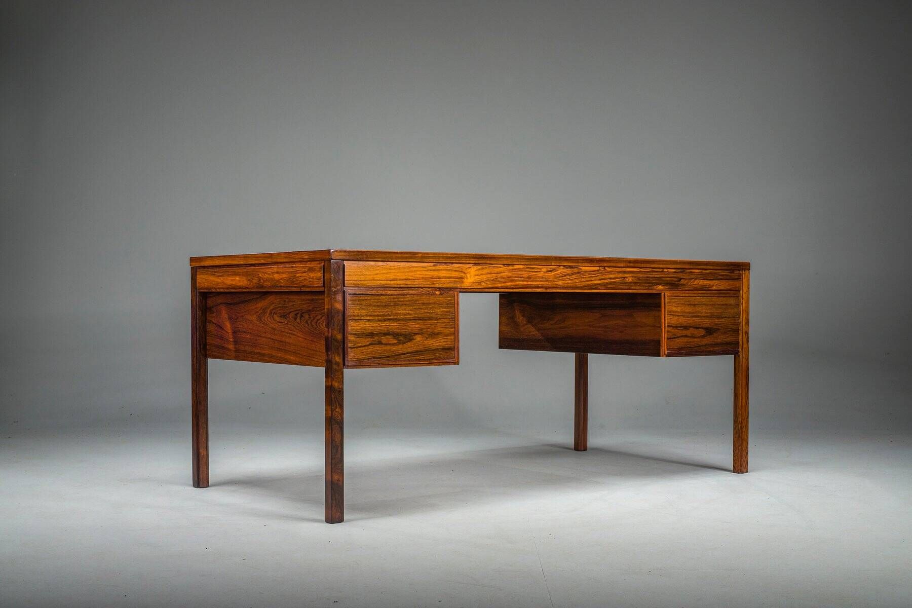 Danish executive desk in rosewood with black leather inlay from Søren Willadsen Møbelfabrik, 1960s