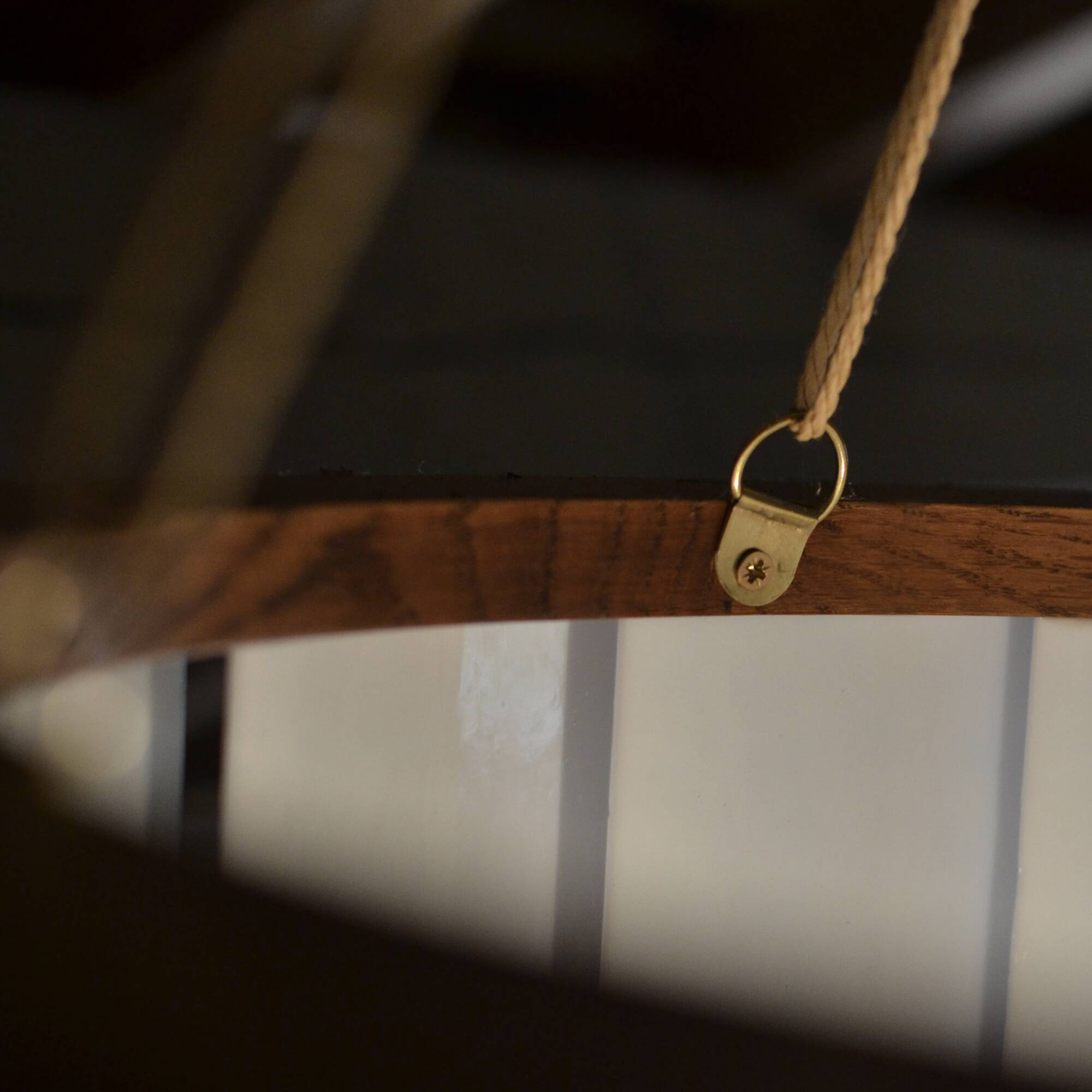 Suspension in solid oak and opaline glass