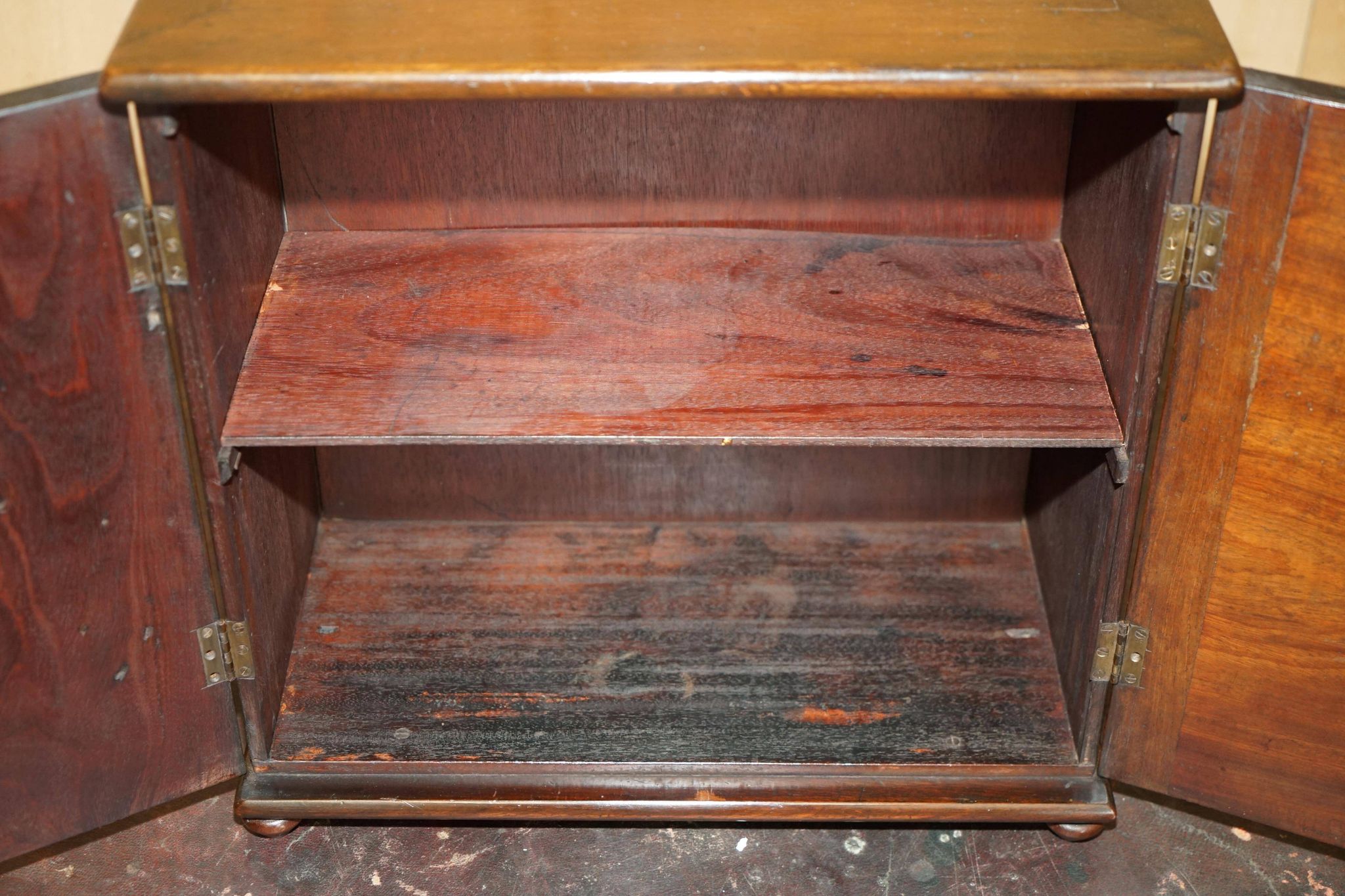 Restored Georgian Sheraton cabinet, circa 1820.