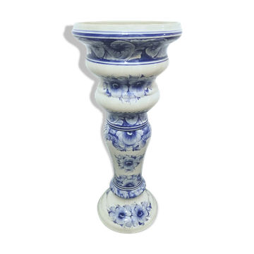 Vase chantourné en faïence hauteur 49cm