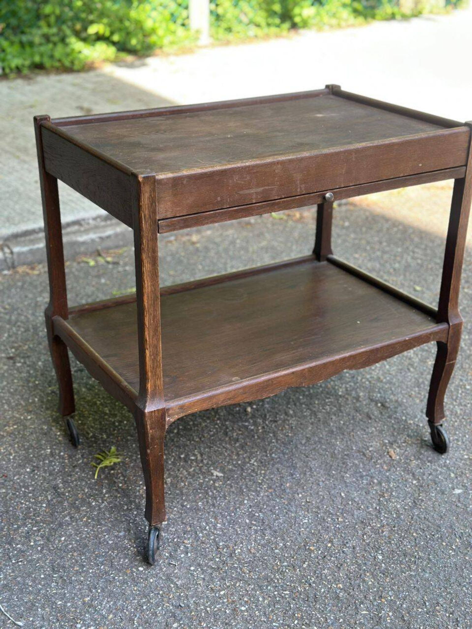 Extendable wooden bar trolley with a glass top from the 1930s.