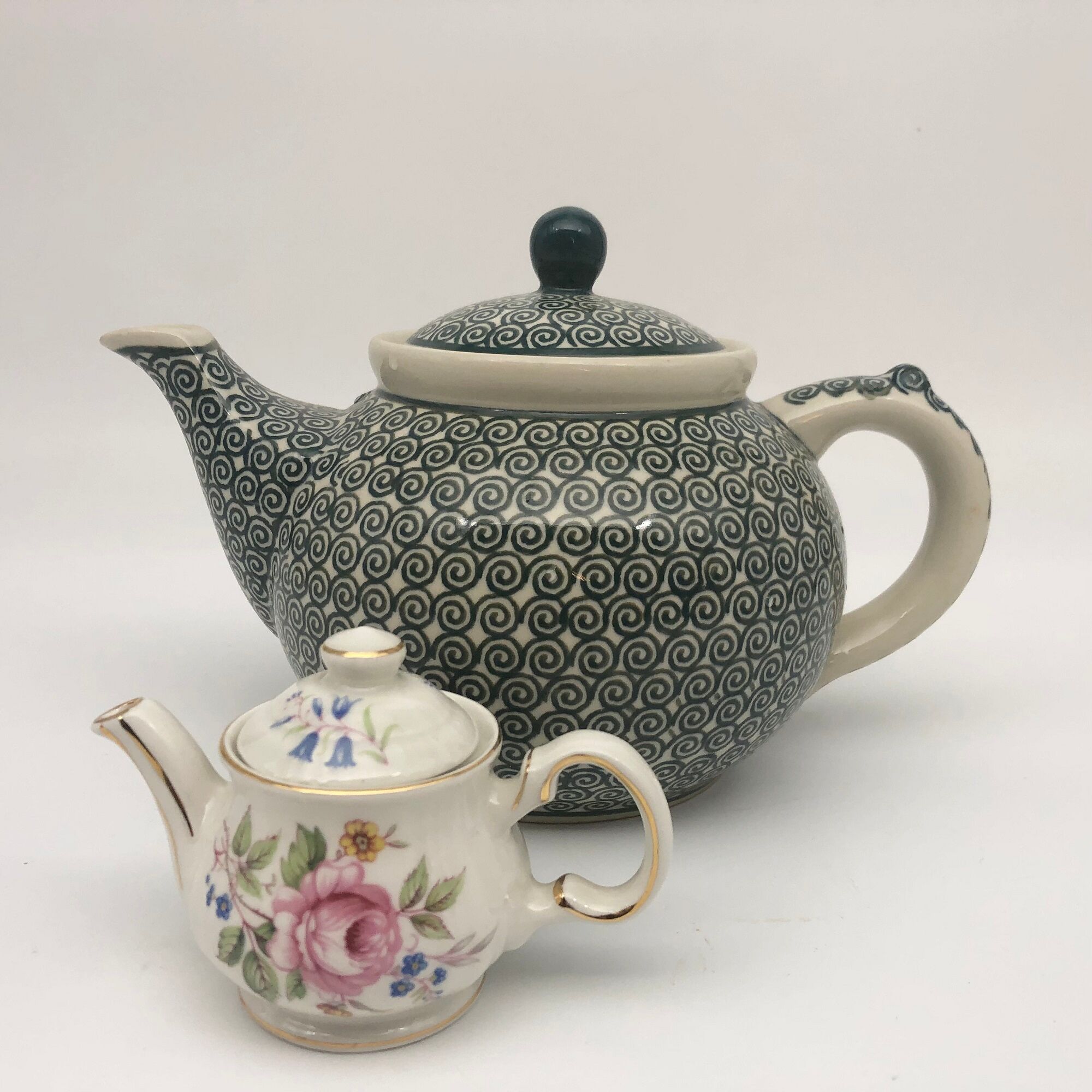 Miniature teapot "Sadler" vintage. England.