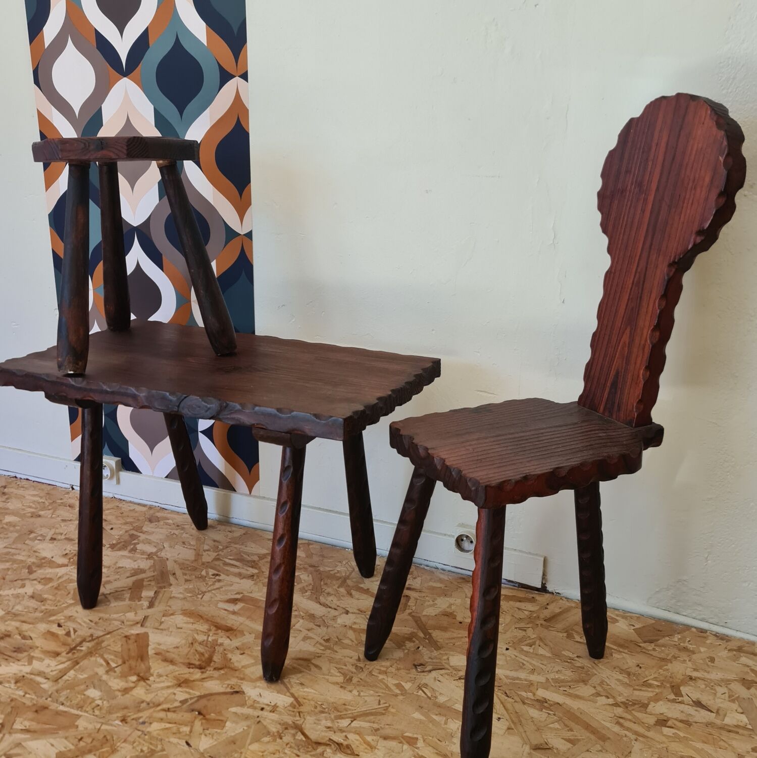 Set Table, stool and chair tripod folk art