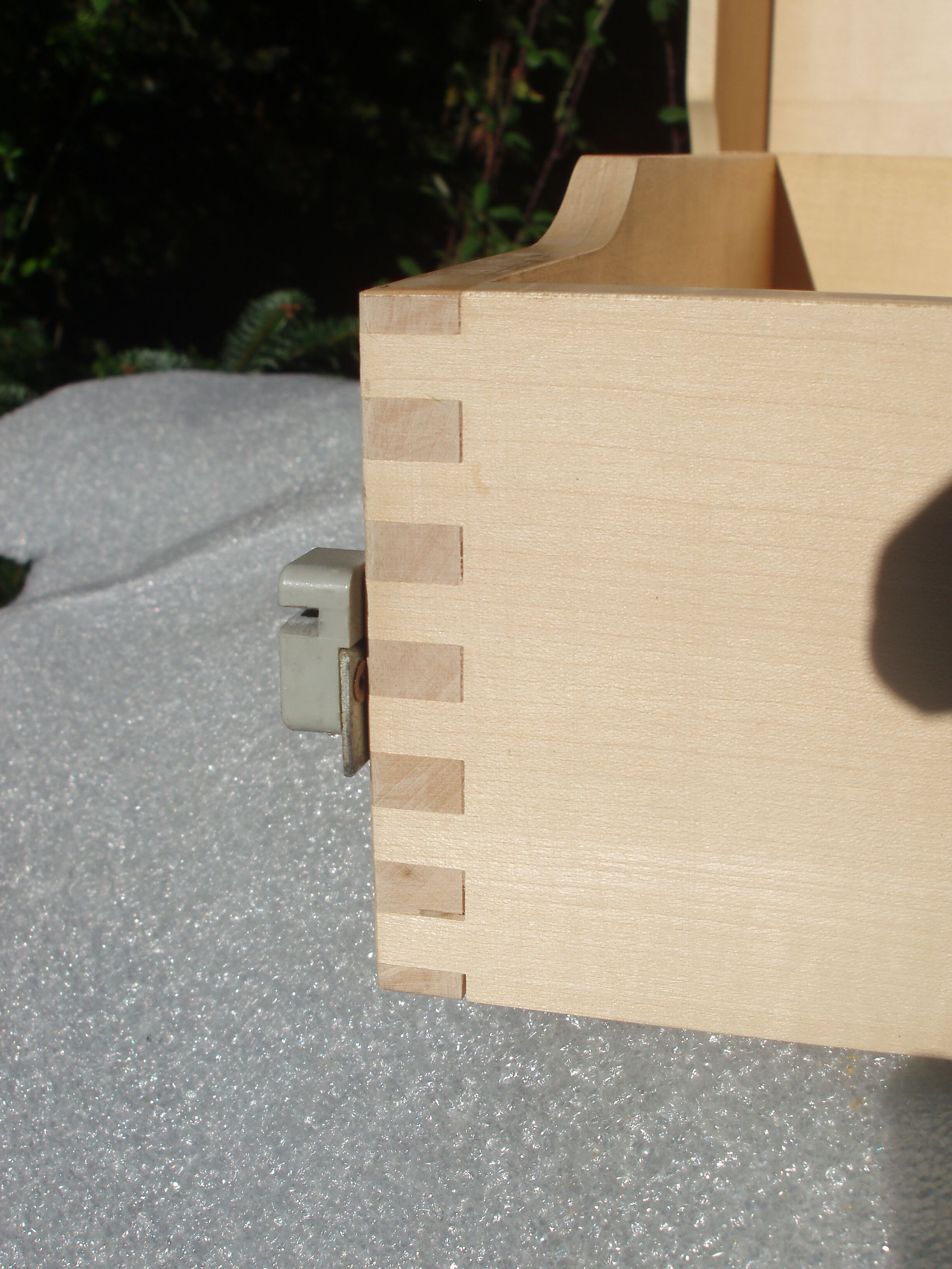 Oak chest of drawers