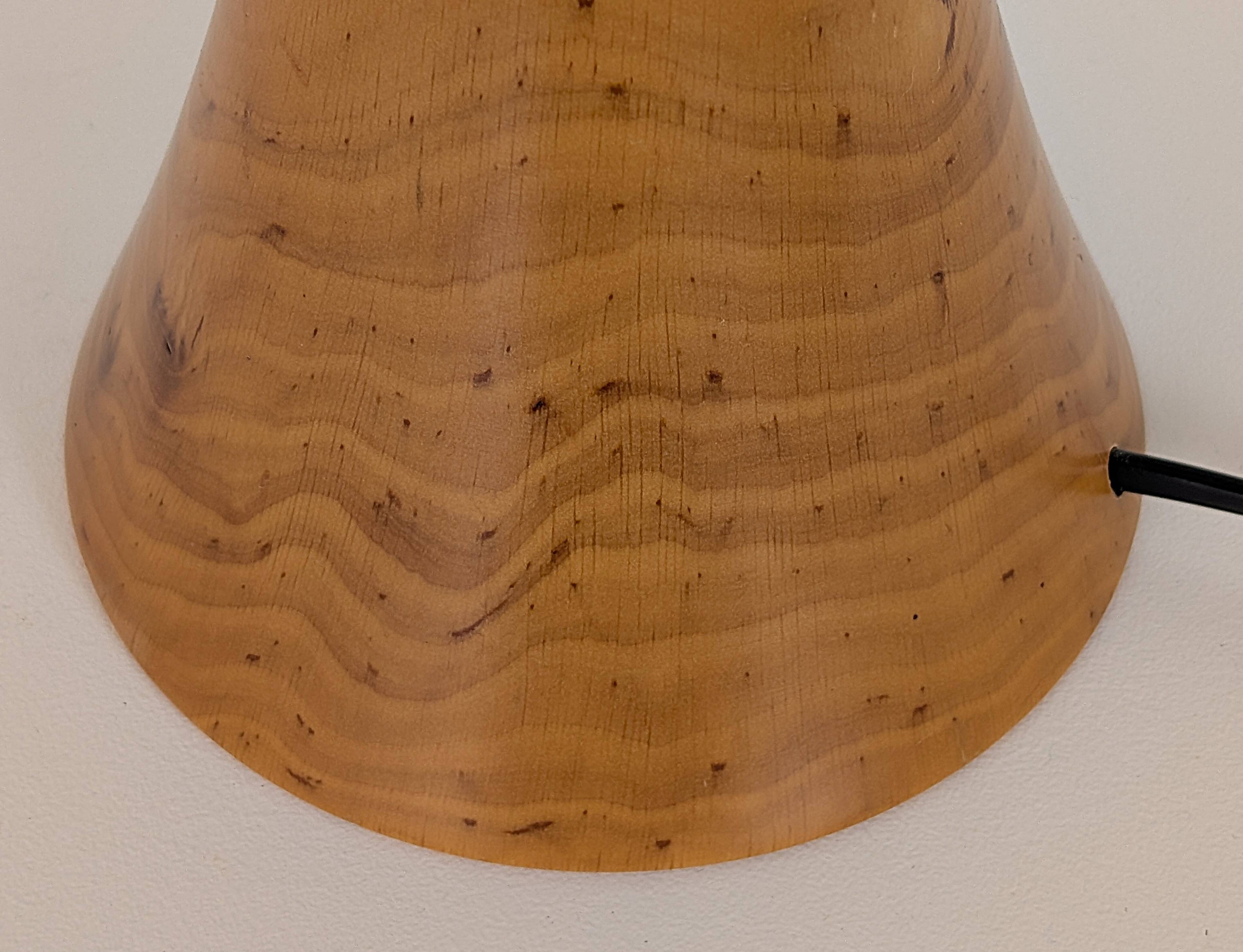 Lampe en bois tourné