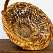 Panier à champignon conique en osier tissé