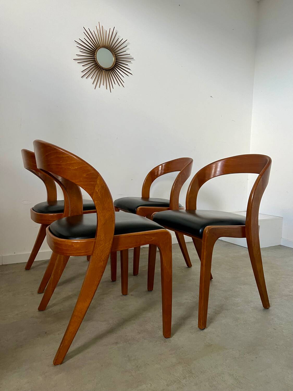 Lot 4 chairs in curved wood and leather design Baumann gondola model 60s vintage