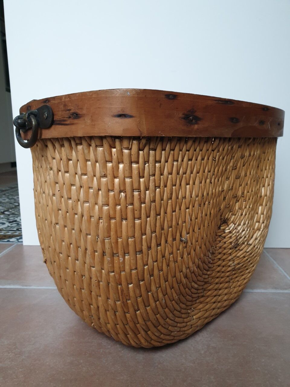Wood and wicker pan