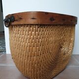 Wood and wicker pan