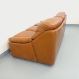 Vintage cognac camel leather canapé from the 1970s.