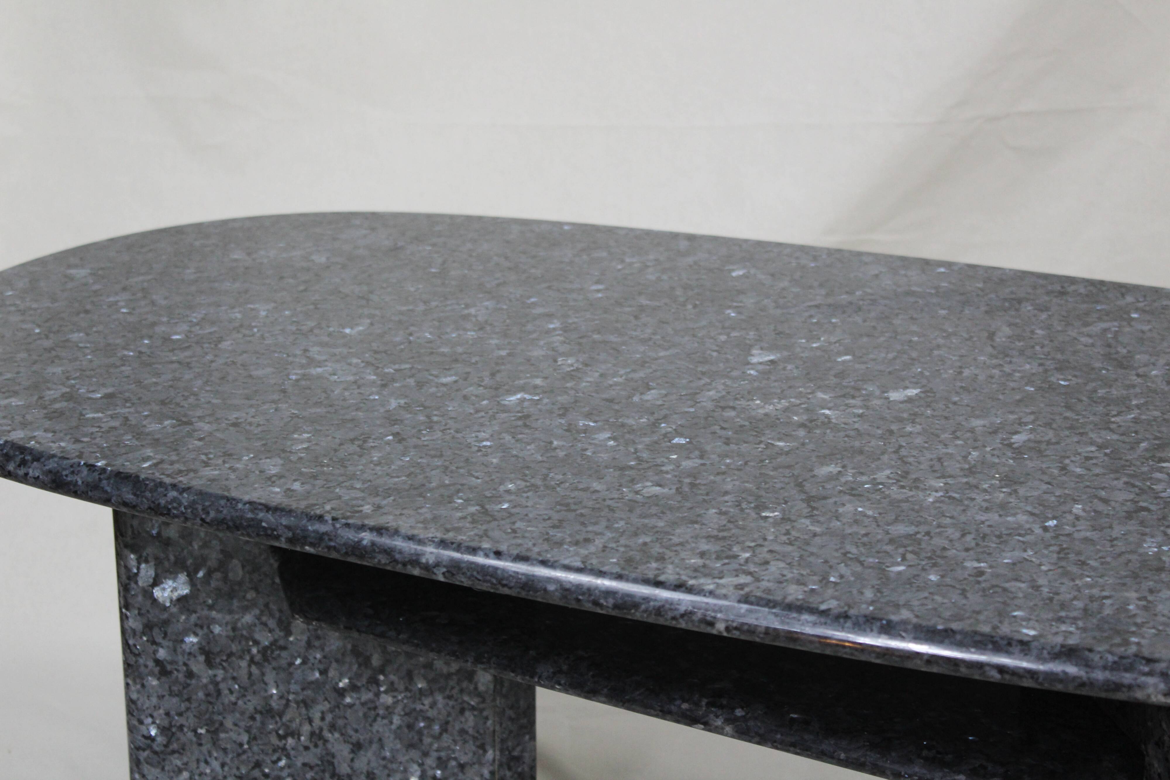 Table basse en granit bleu, circa 1980